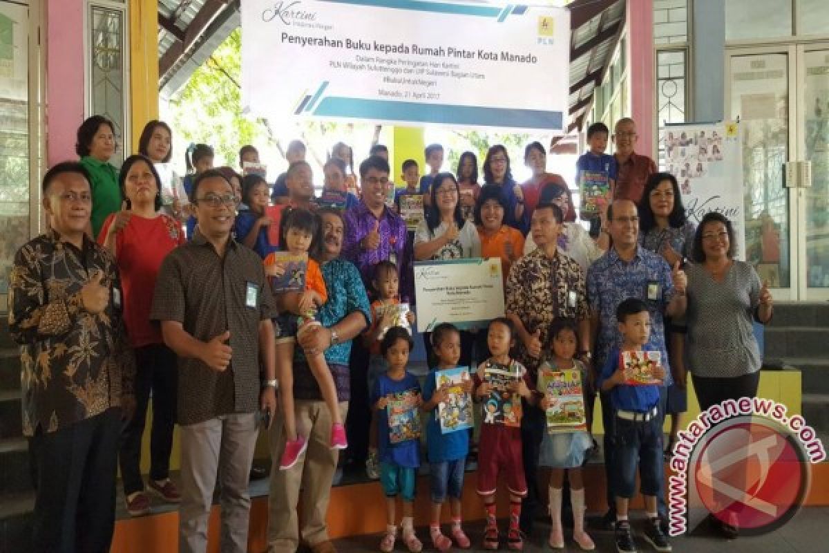 PLN Bagikan Buku Untuk Rumah Pintar Manado Peringati Hari Kartini