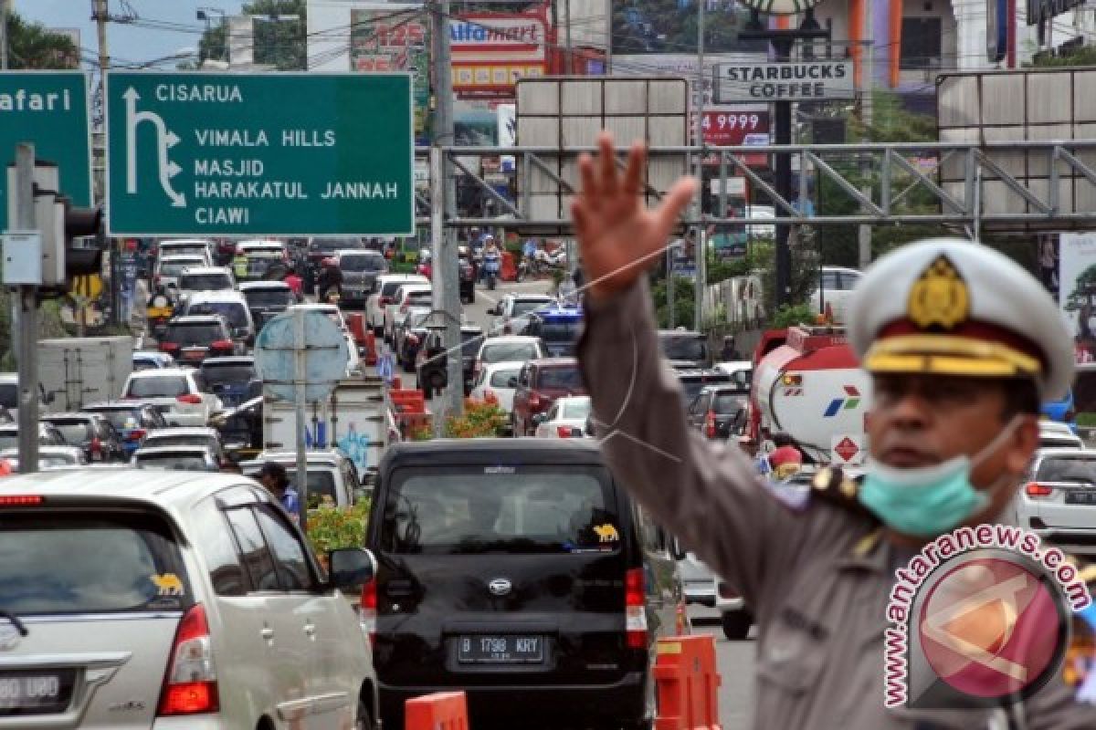 Lalu lintas di Simpang Gadog Bogor mulai padat