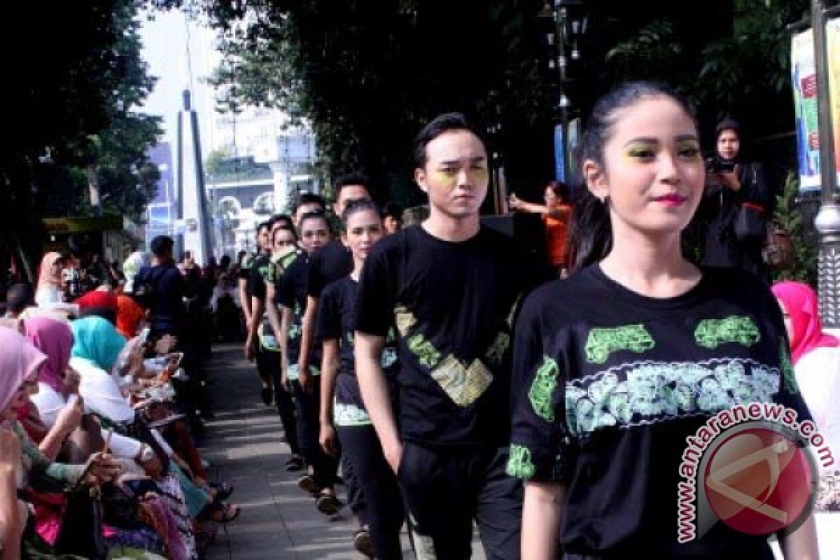 Karnaval Busana Kabupaten Jember Jawa Timur Diadakan Di Jakarta