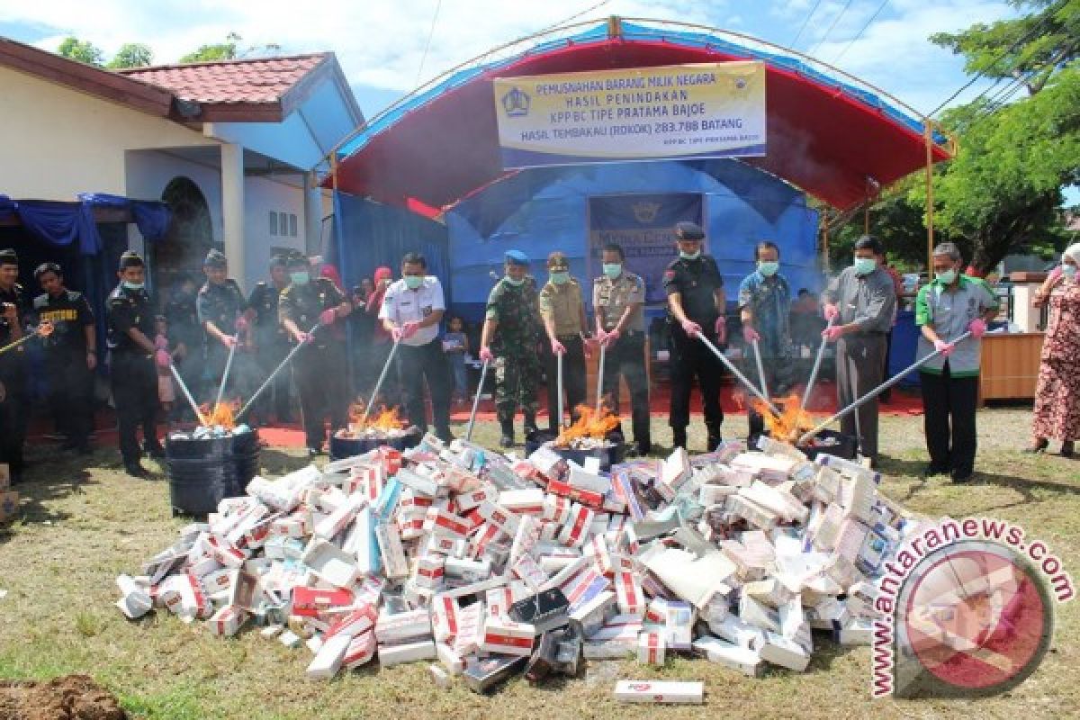 Bea Cukai Musnahkan Jutaan Batang Rokok Ilegal 