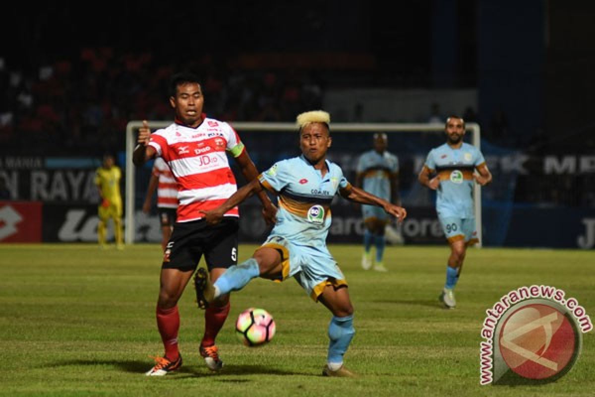 Persela Lamongan tundukkan Madura United 2-0