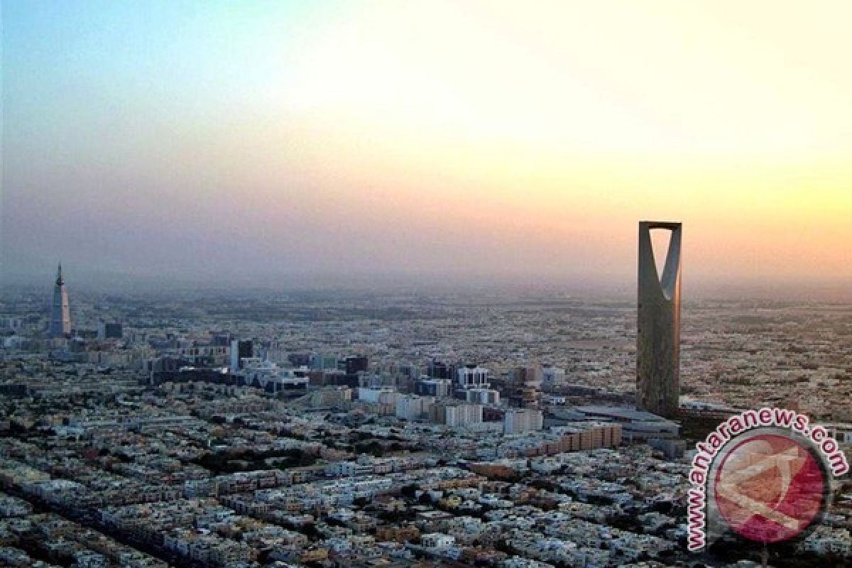 Arab Saudi pangkas separuh defisitnya