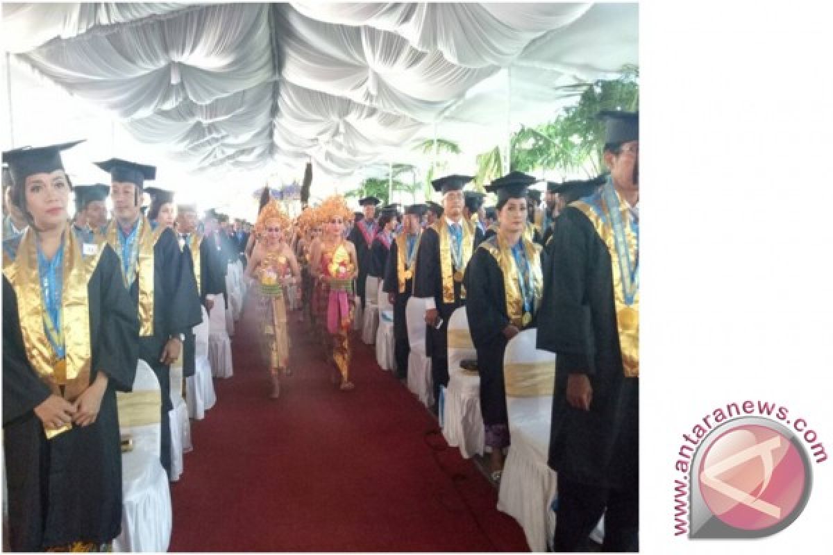 Unwar Wisuda 582 Sarjana dan Pascasarjana