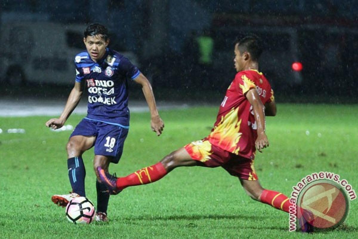 Arema tundukkan Bhayangkara FC 2-0