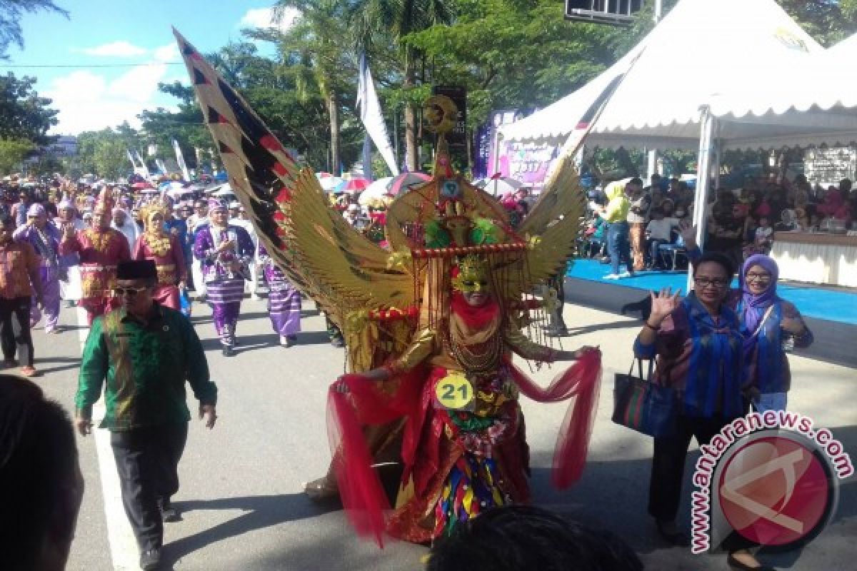 Gubernur: Karnaval Tenun Wujud Pelestarian Budaya Daerah