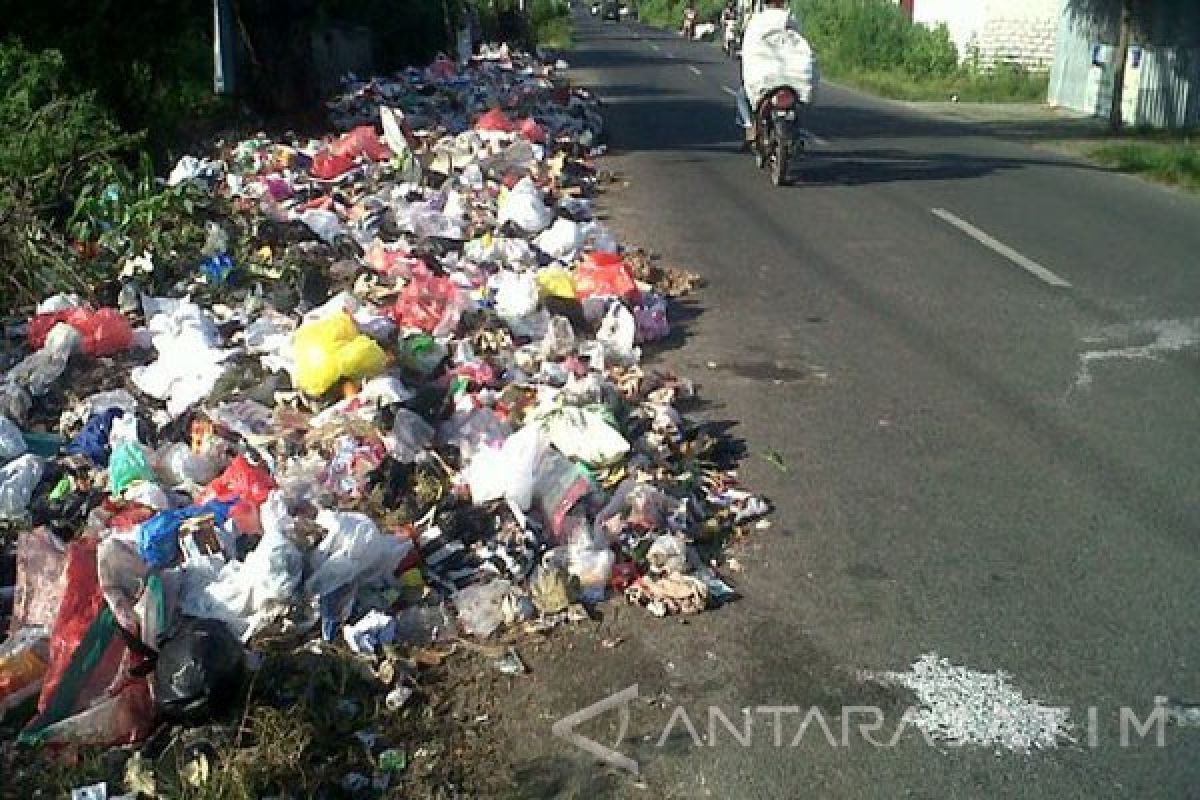 DLH Pemkab Bangkalan Selidiki Pembuangan Sampah Medis