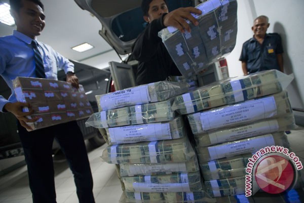 Rupiah Senin sore menguat menjadi Rp13.337 per dolar