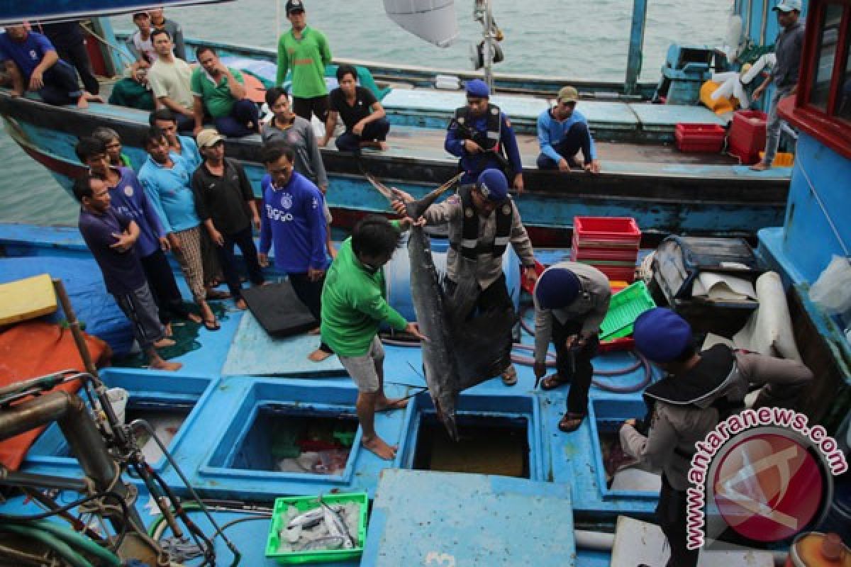 Penenggelaman kapal ikan asing ilegal melalui proses peradilan