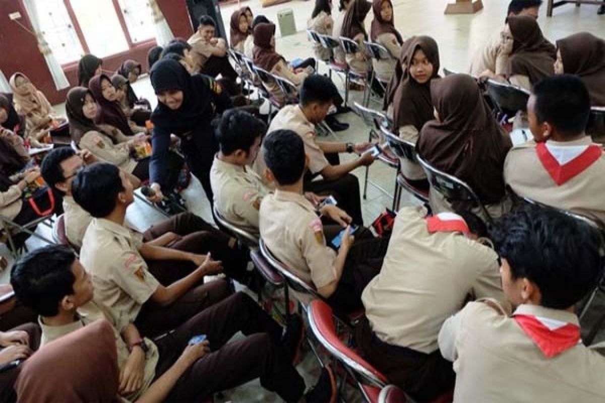 Bea Cukai Kenalkan Diri di SMAN 5 Semarang