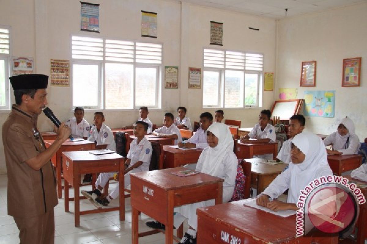 Bupati Gorontalo Jadi Guru Program Kelas Inspirasi 