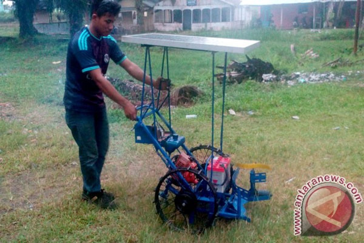 Mahasiswa UTU rancang mesin pemanen padi multifungsi