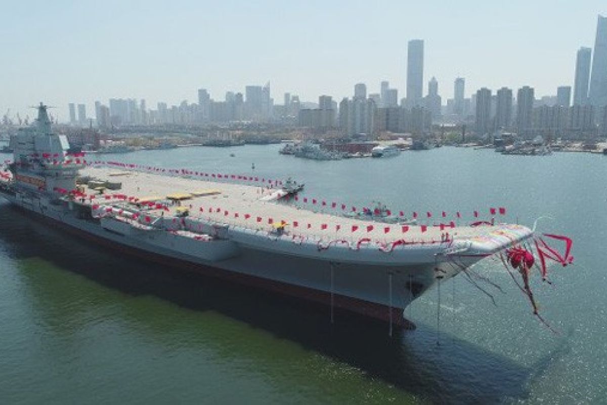 China luncurkan kapal induk pertama buatan sendiri