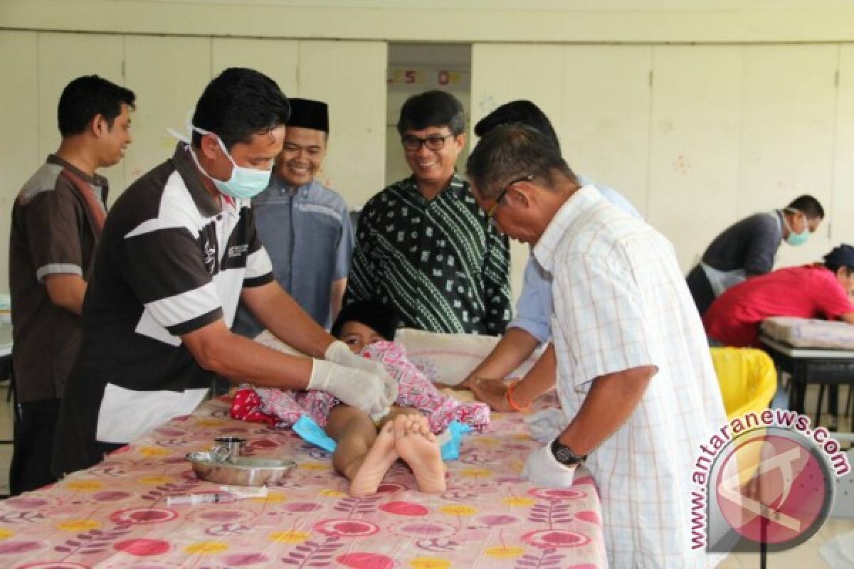 Khitanan Puluhan Anak TKI Sabah