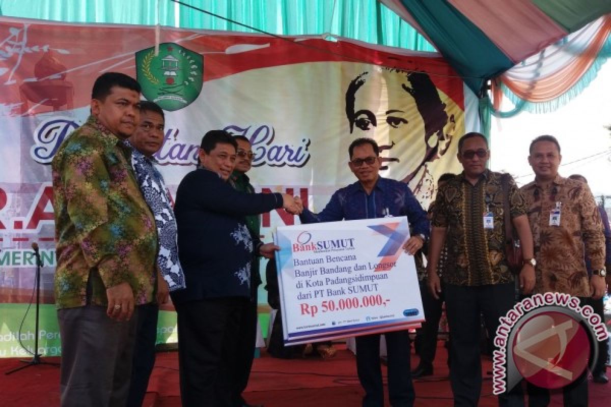 Bank Sumut Serahkan Bantuan Banjir Bandang