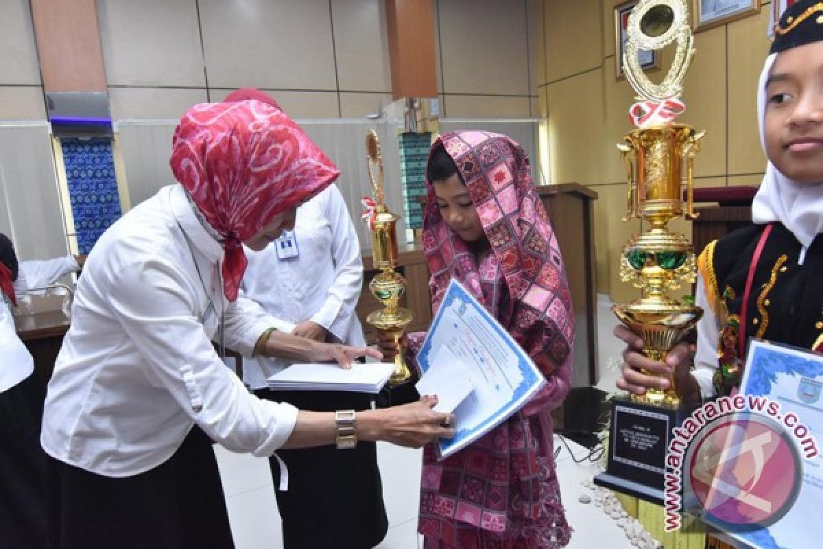 Muthia Habibah Juara Lomba Bercerit