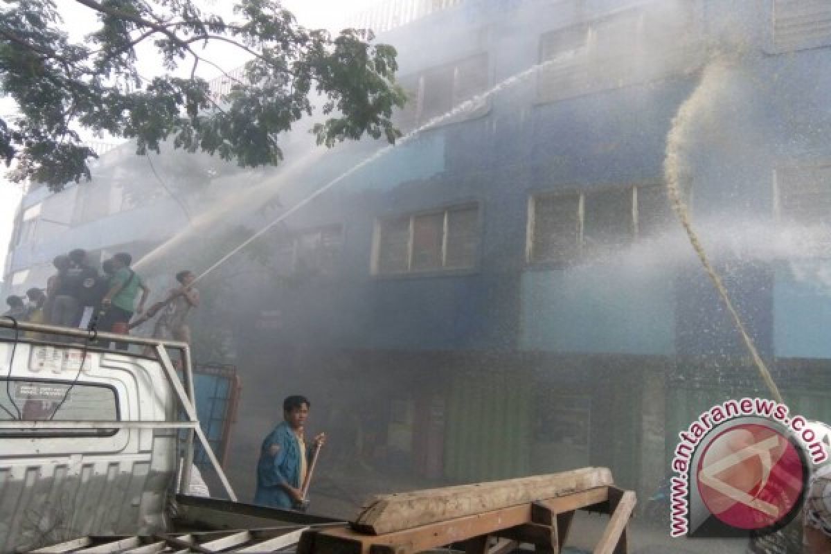 Fire hits primary school in Martapura
