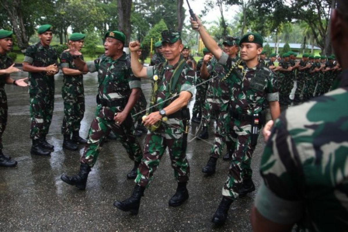 KSAD memberikan penghargaan kepada dua prajurit Babinsa