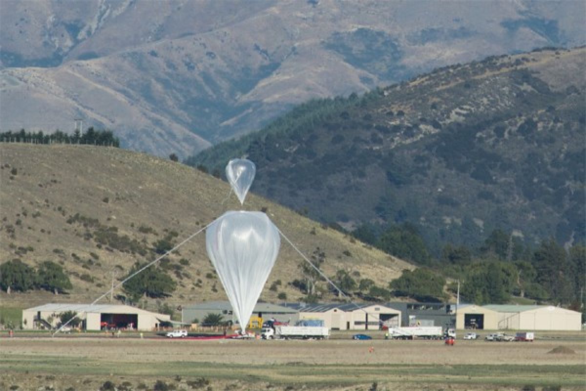 NASA launches super balloon to collect near space data