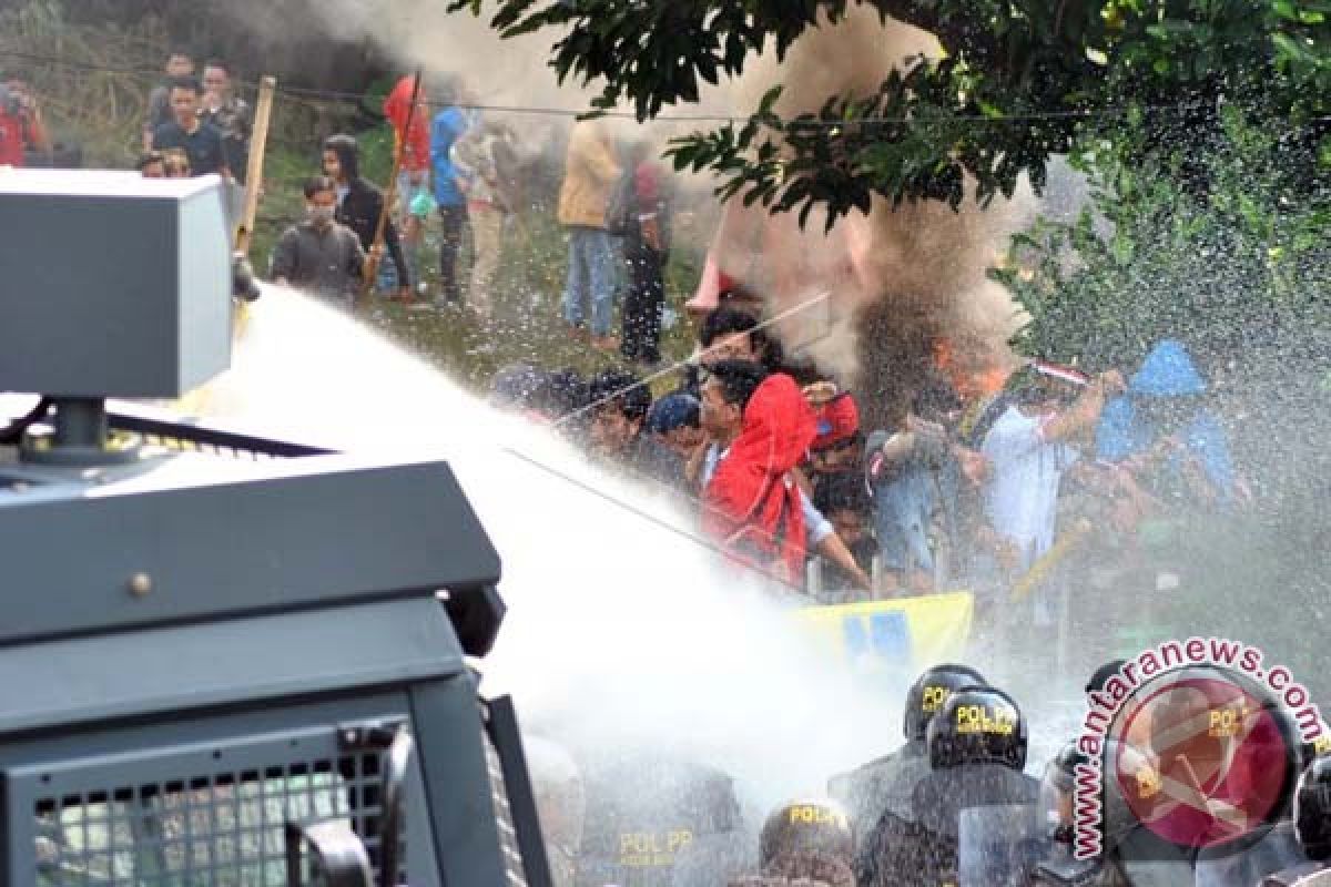 Gubernur Minta Eksekusi Asrama Di Bogor Ditunda 