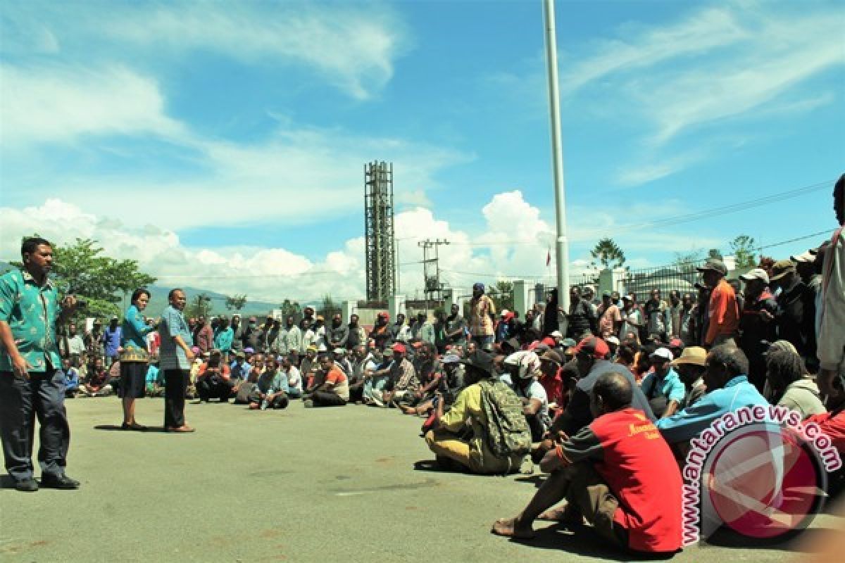 Ratusan kepala kampung di Jayawijaya tuntut dana prospek 