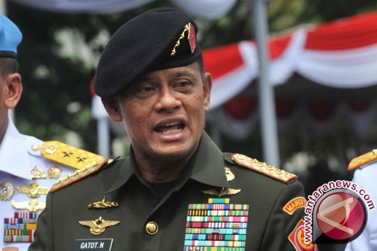 Panglima TNI tinjau skadron tempur Lanud Roesmin Nurjadin