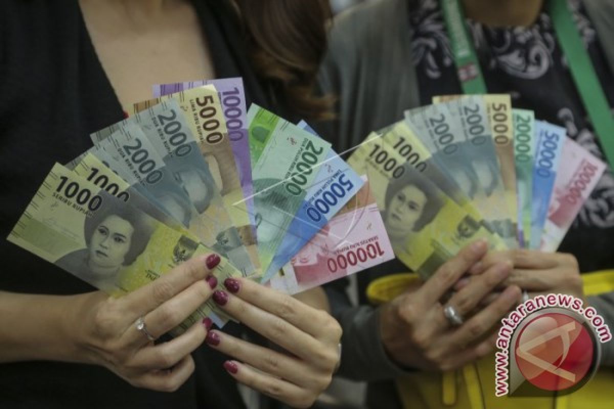 Rupiah Jumat Pagi Melemah Menjadi Rp13.296