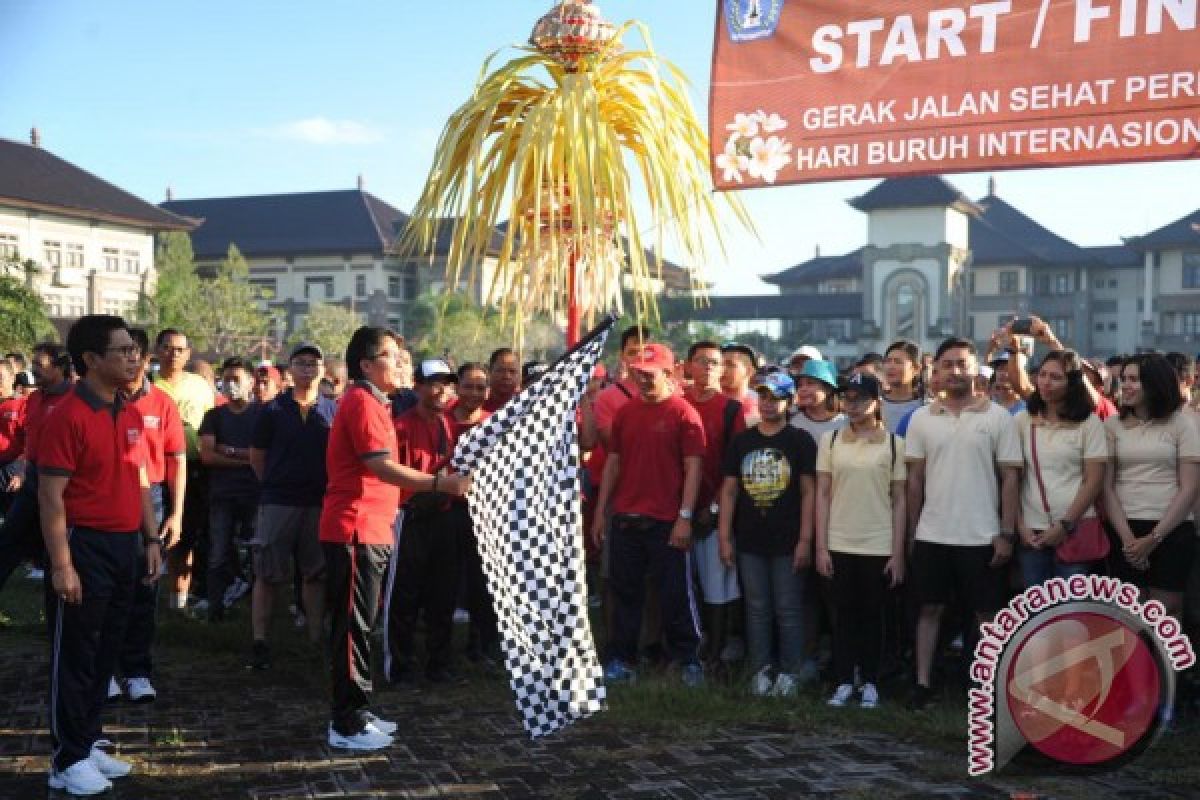 Sebanyak 1.000 Buruh Sambangi Puspem Badung