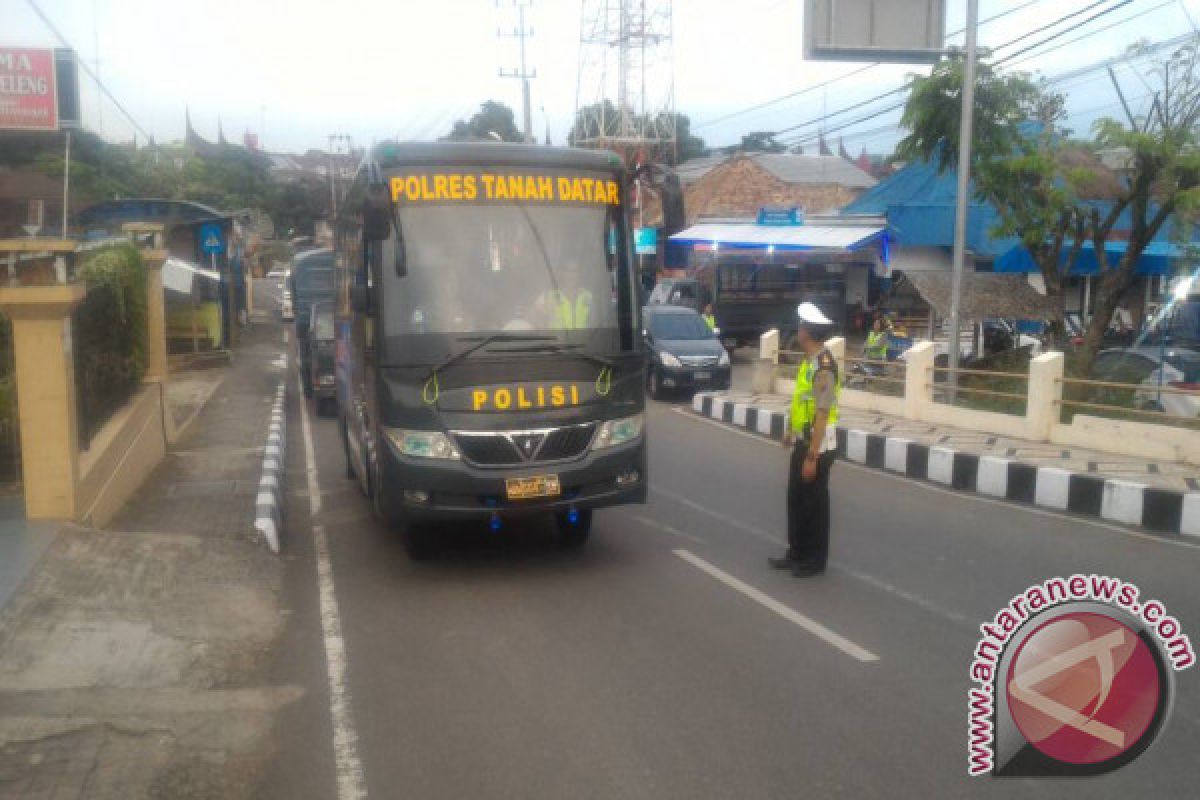 Polres Tanah Datar Pun Operasikan Bus-Truk Sekolah