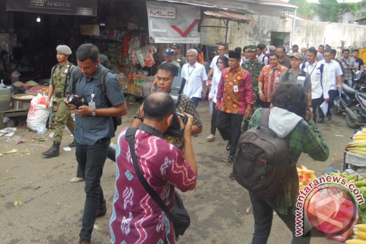 Gubernur Prihatin Liat Kondisi Pasar Sentral Antasari 