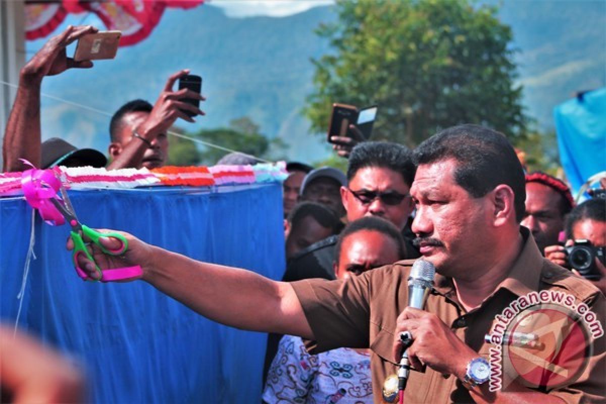 Wabup Jayawijaya resmikan lima kantor pelayanan publik