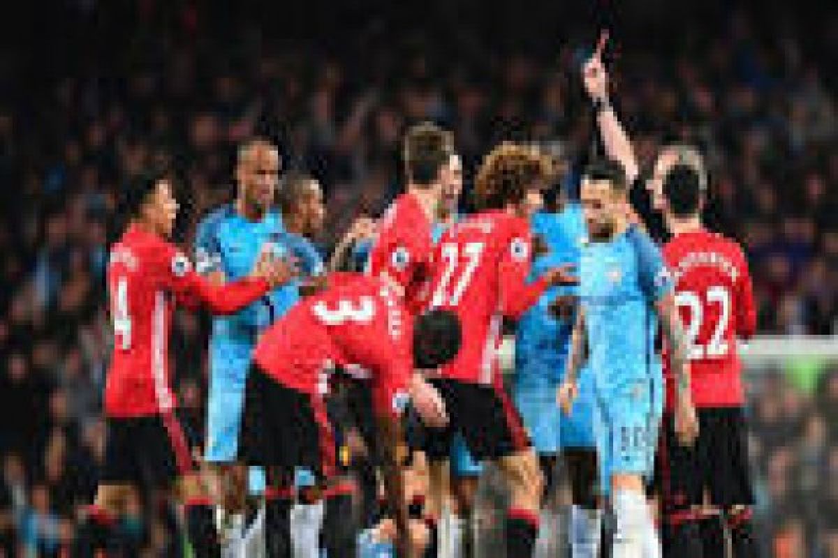  Fellaini diusir saat United tahan imbang City