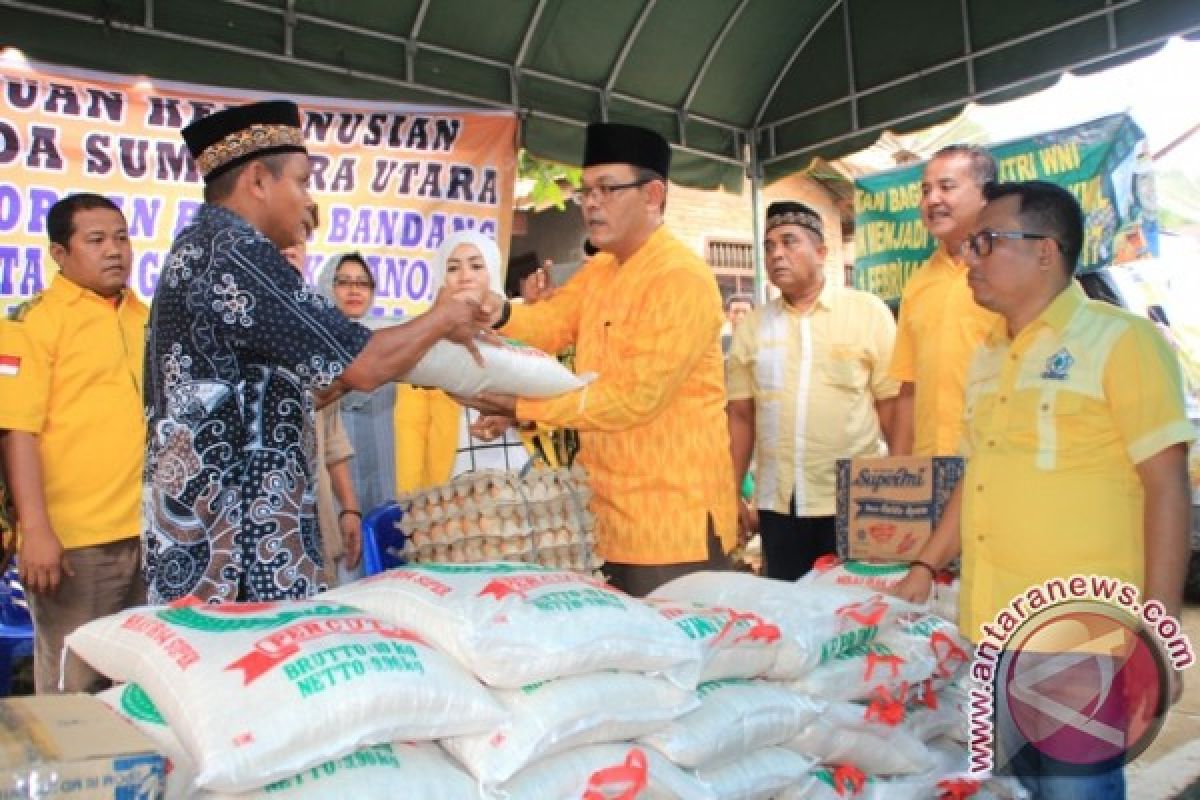 Golkar Serahkan Bantuan Sembako