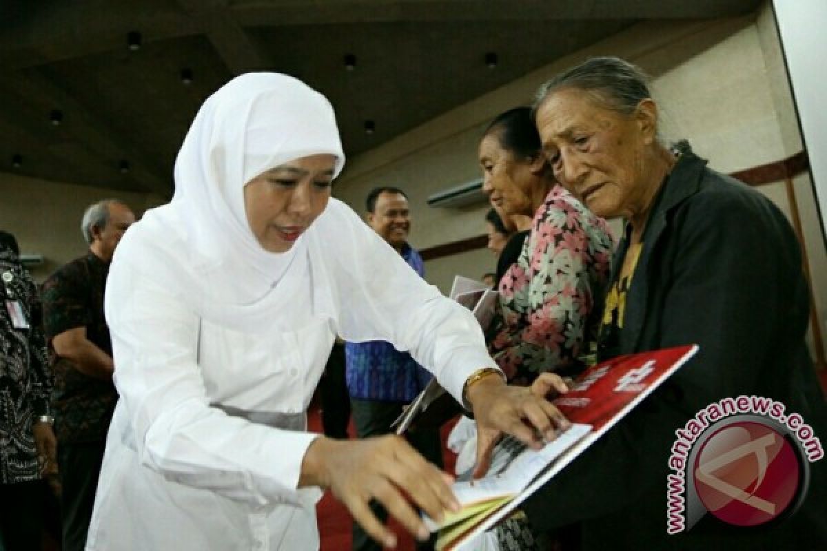 Mensos Salurkan Jaminan Hidup Korban Longsor Kintamani 