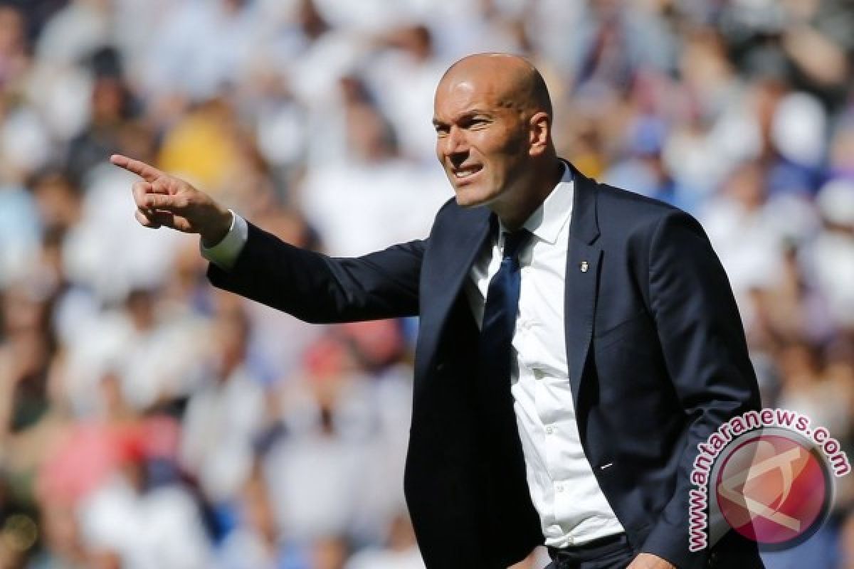 Zidane perpanjang kontrak dengan Real Madrid