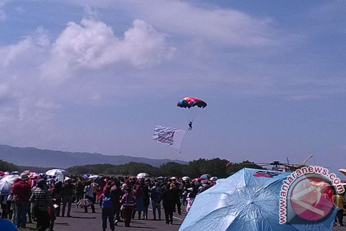 Jogja Air Show pecahkan rekor 50 paramotor