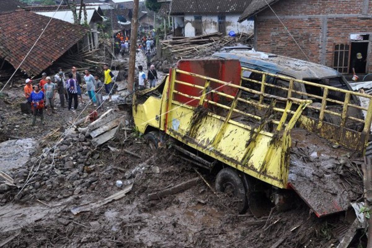 Lima Korban Banjir Bandang ditemukan Tewas