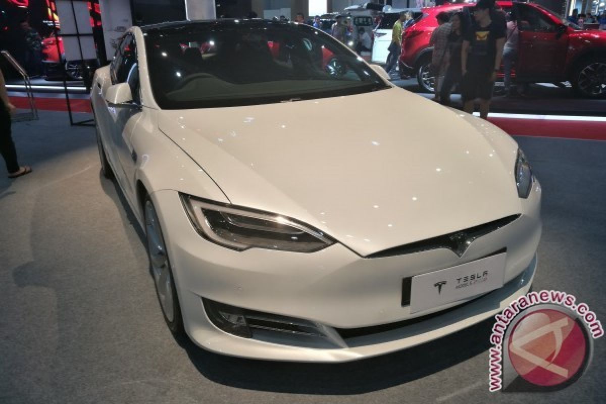 Tawaran Khusus Tesla S P100D di IIMS 2017