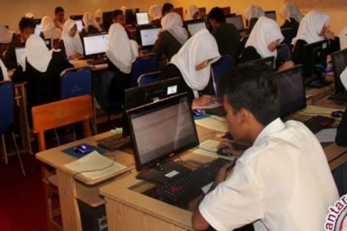 49.313 Siswa Tingkat Menengah Atas Riau Ikut Ujian UNBK