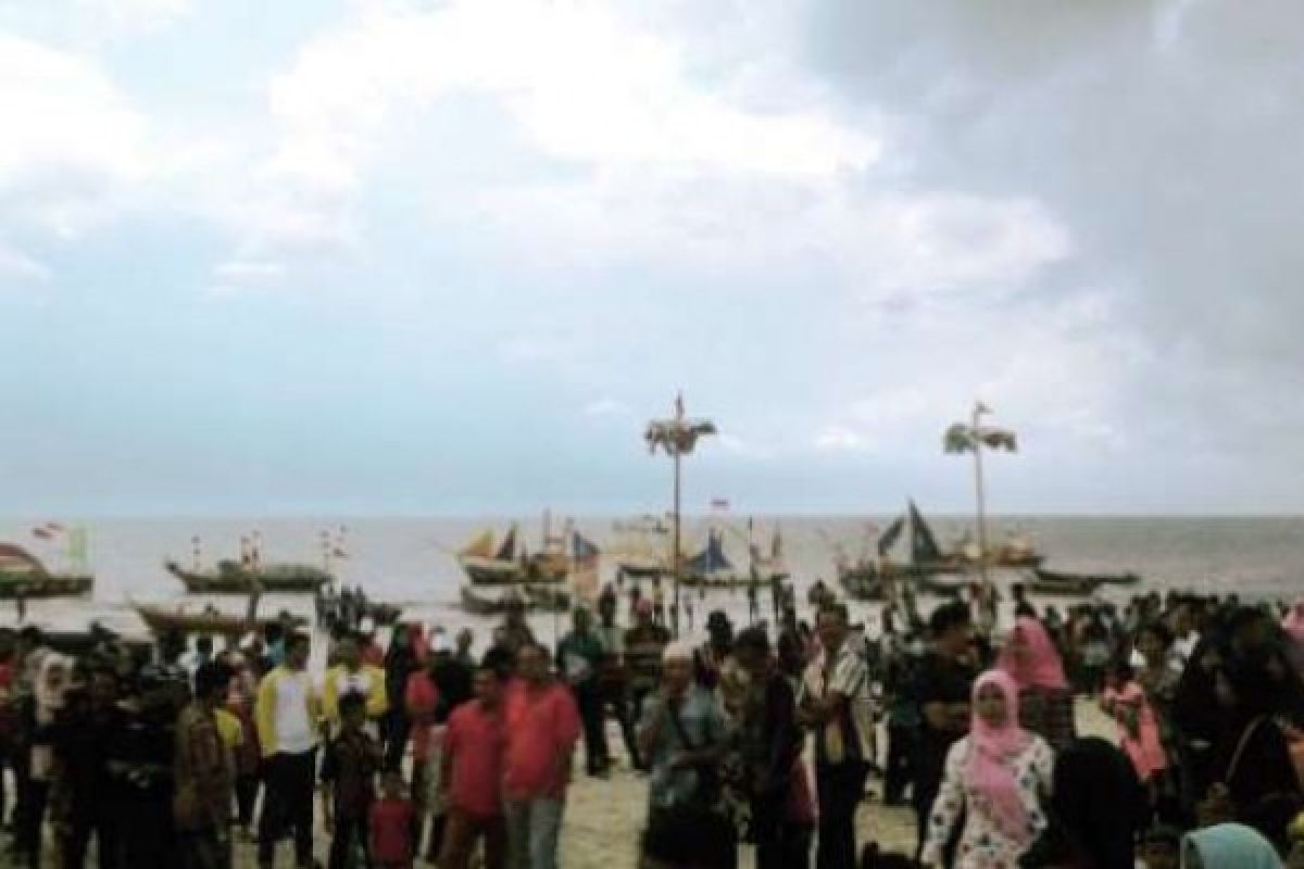 Akhir Pekan, Pengunjung Pantai Marina Dumai Membludak