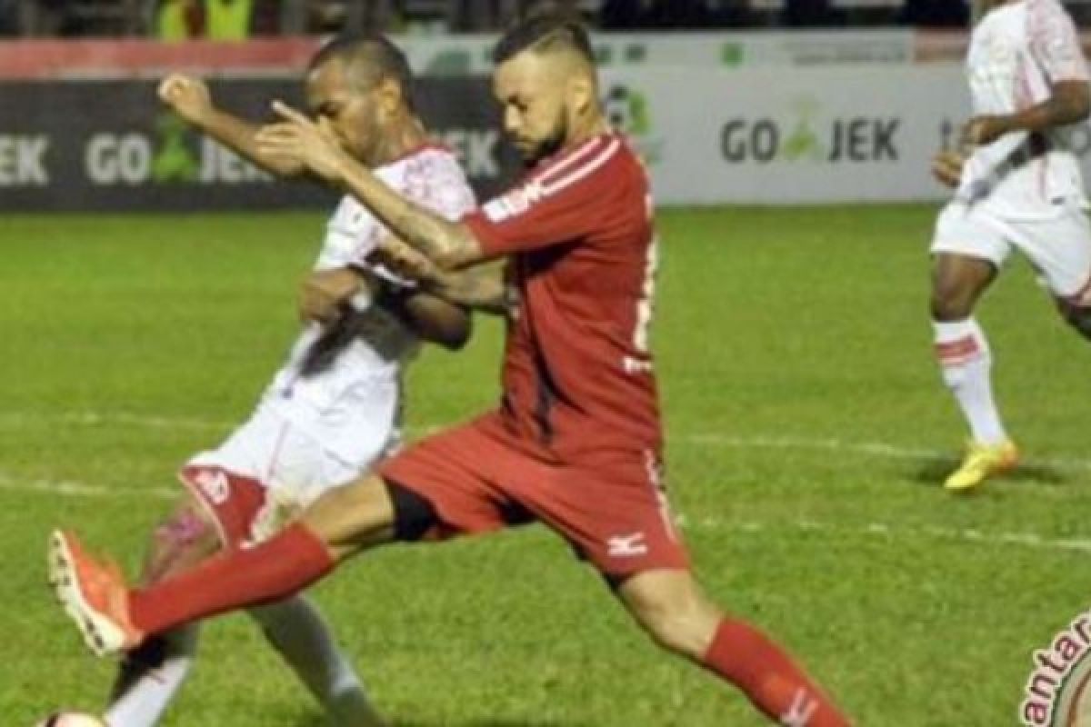 Bermain kandang, Semen Padang Taklukkan Persipura 1-0