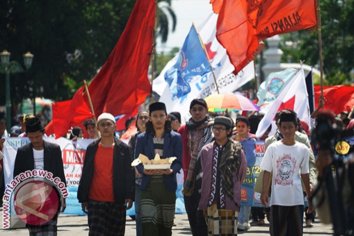 Buruh Purwakarta pilih parade budaya untuk peringati May Day