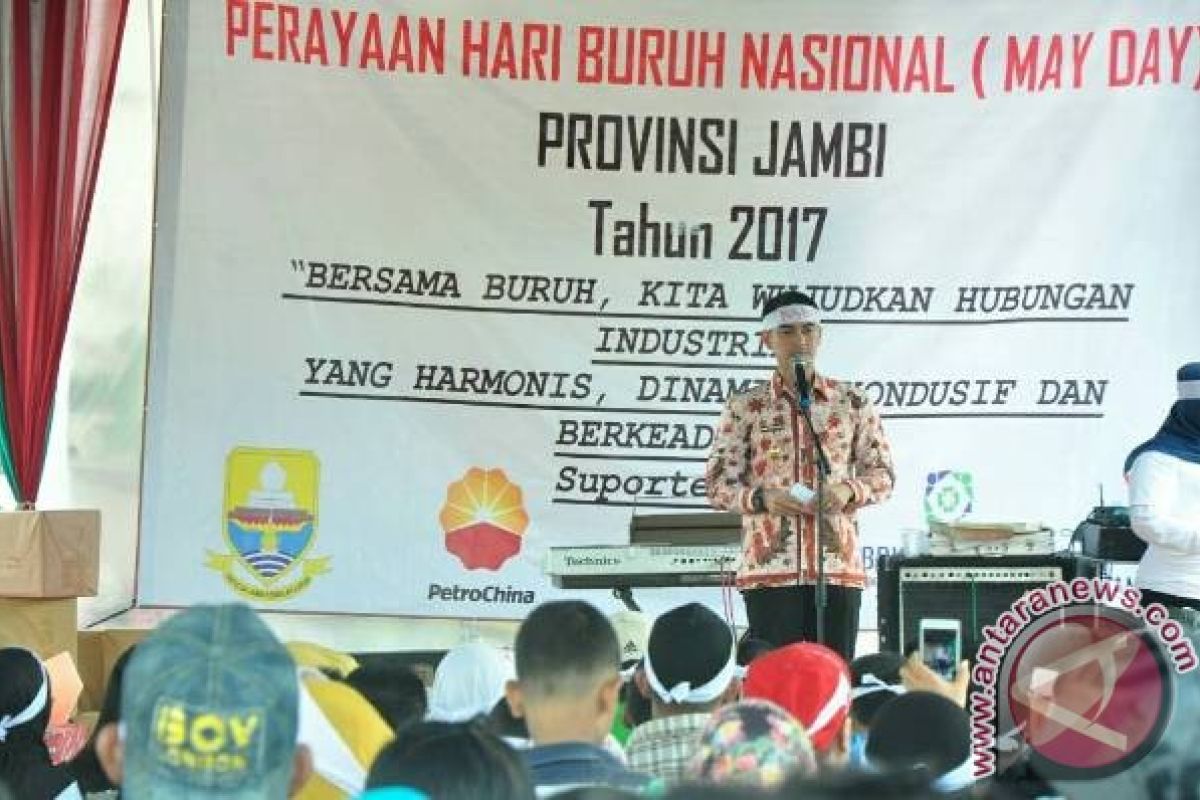 Gubernur janji tegur perusahaan tak peduli buruh