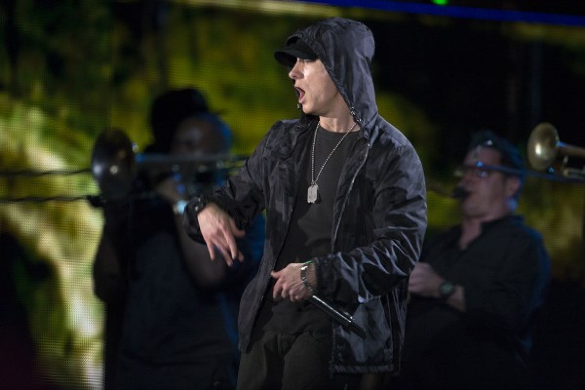 Eminem serang Trump lewat rap