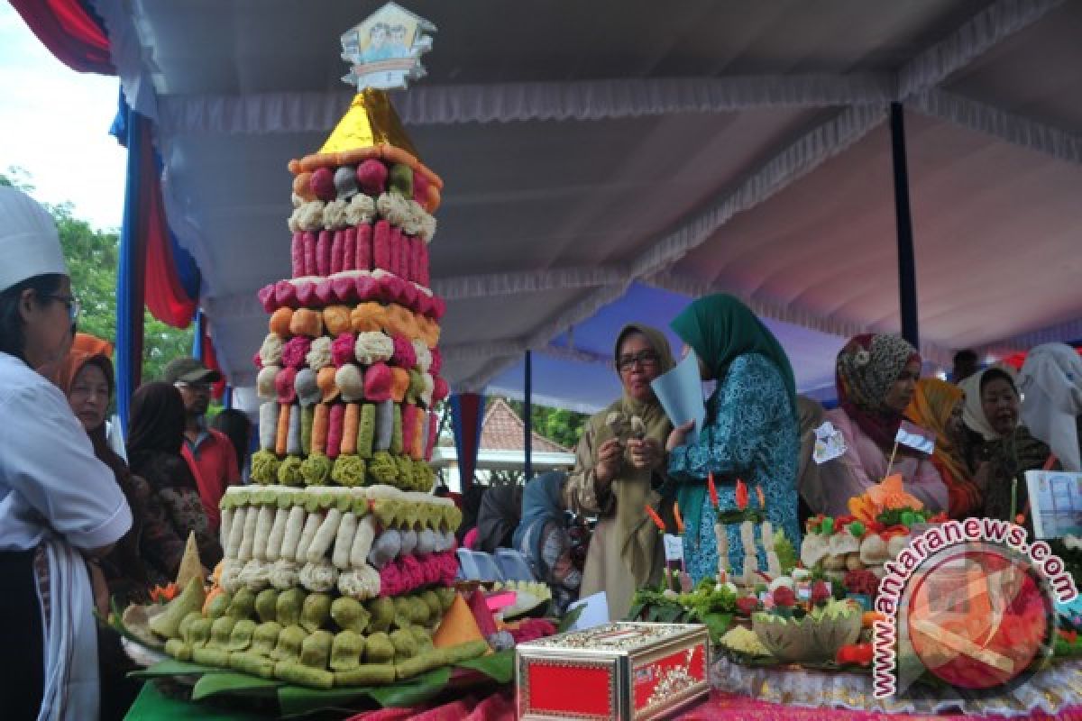 Kompetisi Tumpeng Pempek Palembang