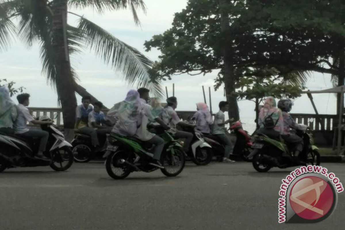 Pelajar SMA di Padang Tak Hiraukan Imbauan, Kelulusan Diwarnai Coret-Konvoi