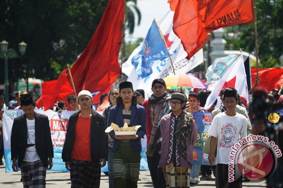 ABY menilai upah minimum kabupaten/kota di DIY tergolong rendah