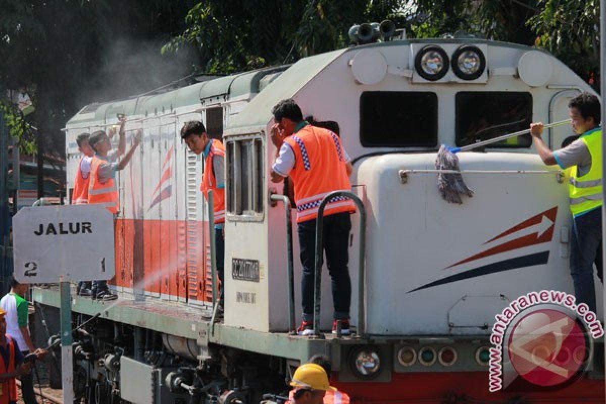 Tarif lama sejumlah KA kembali berlaku