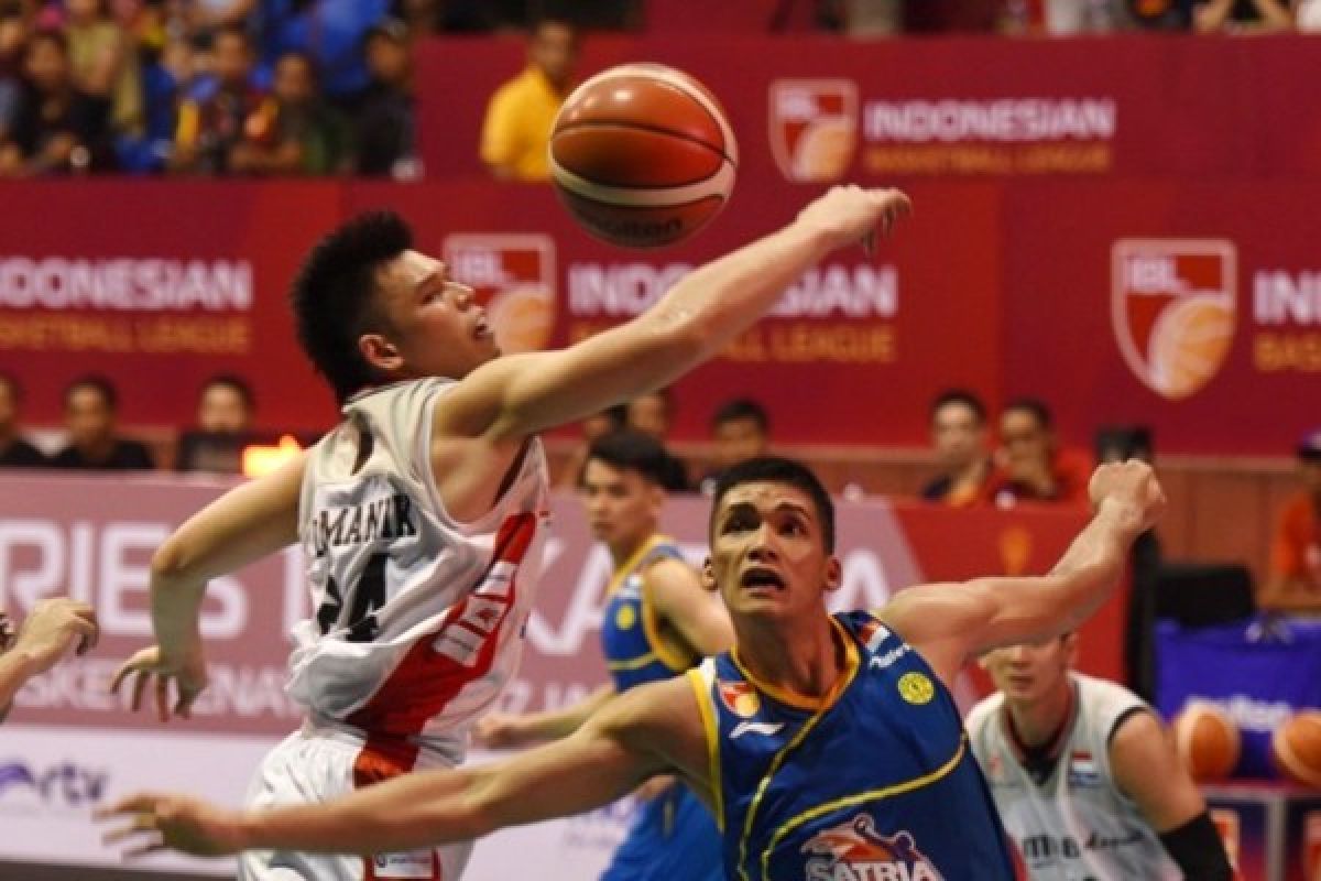  Bola Basket - Satria Muda Waspadai Big Man-Guard Pelita Jaya