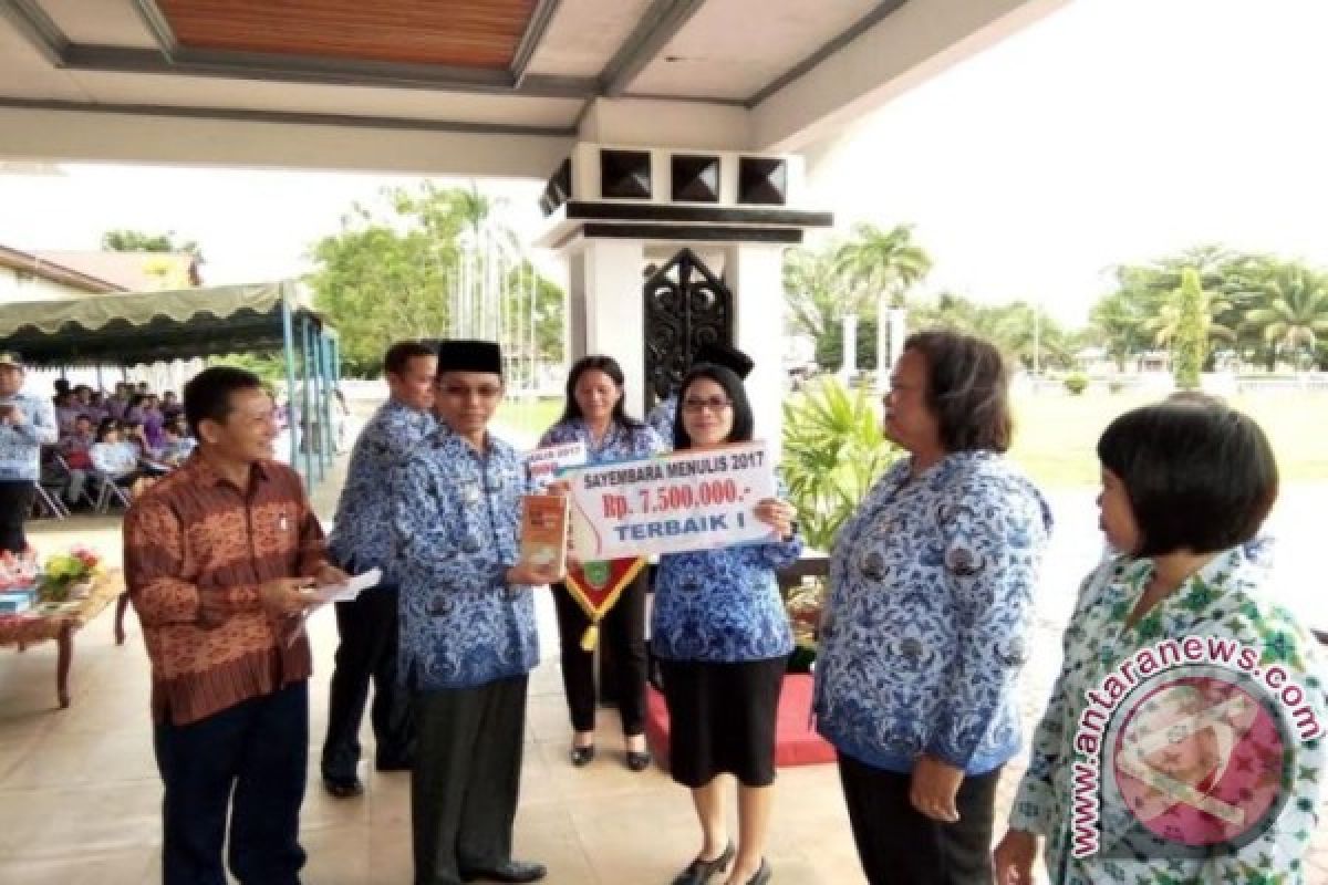 Wow! 3 Guru Barsel Raih Juara Sayembara Menulis