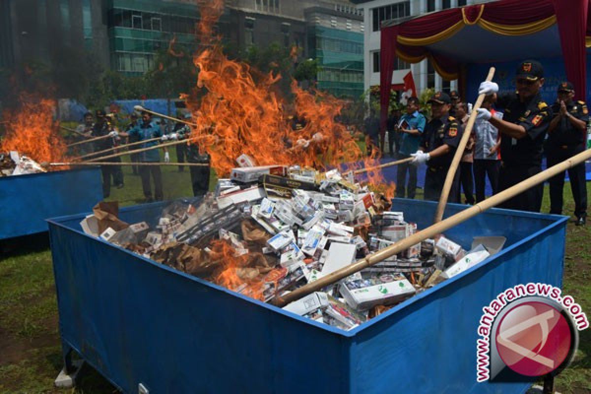 Bea Cukai Musnahkan Jutaan Batang Rokok Ilegal